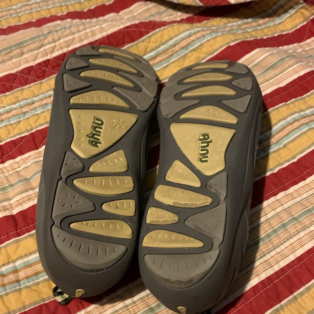 Ahnu Green Flats with Decorative Bow and Canvas Upper - Picture 6 of 6